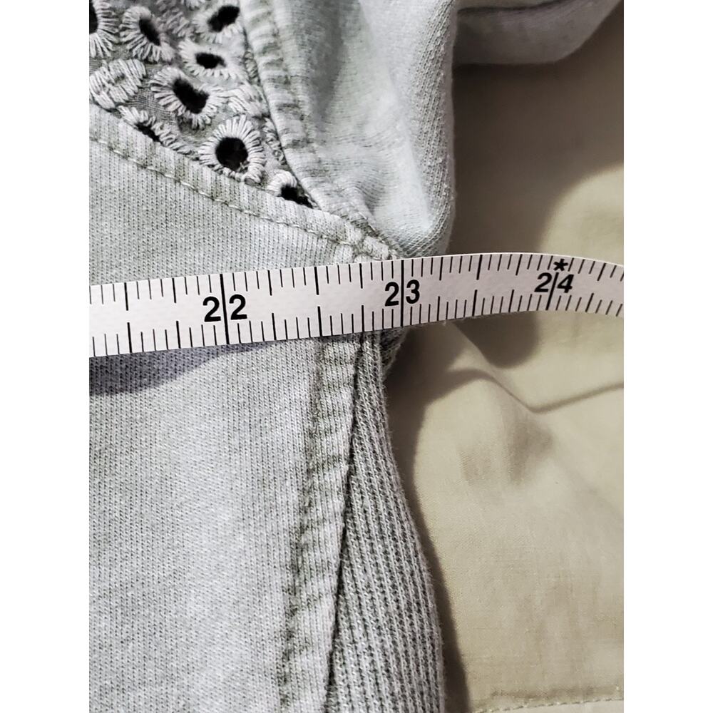 Jane & Delancey Womens Large Sage Green Sweatshirt Eyelet Lace Trim V Neck NWT - Picture 4 of 11
